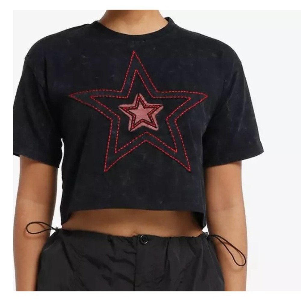 Black Star Graphic Crop Top Red Contrast Stitch Raw Hem Streetwear Tee Womens